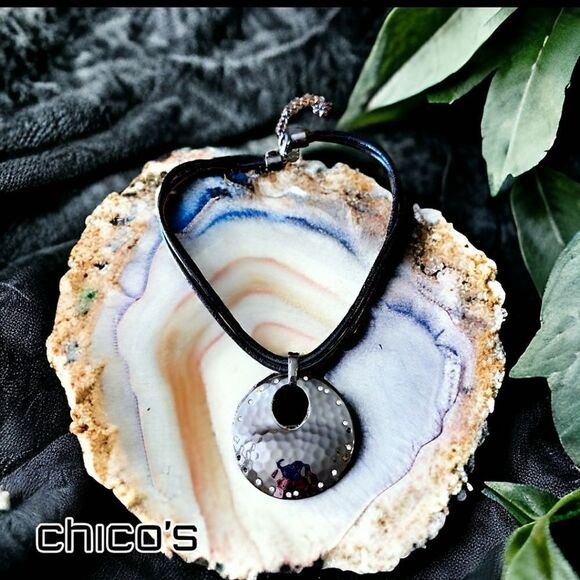 CHICO'S Hammered Gunmetal Black Pendant Necklace NORMCORE! - Picture 1 of 9